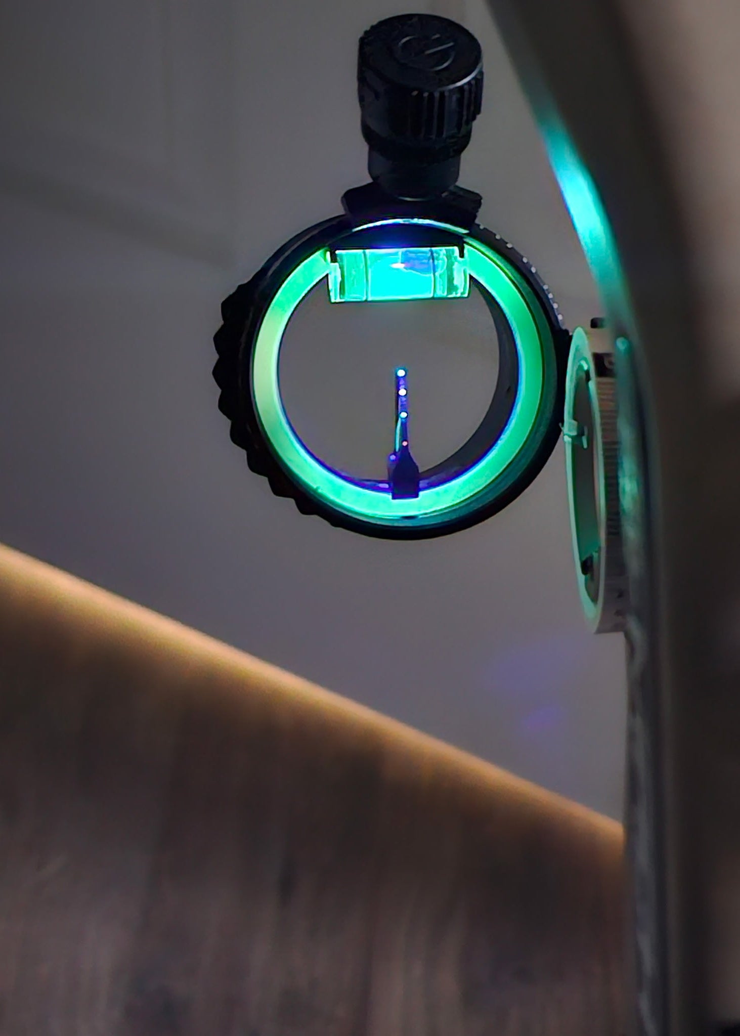 Top pin angled light bracket